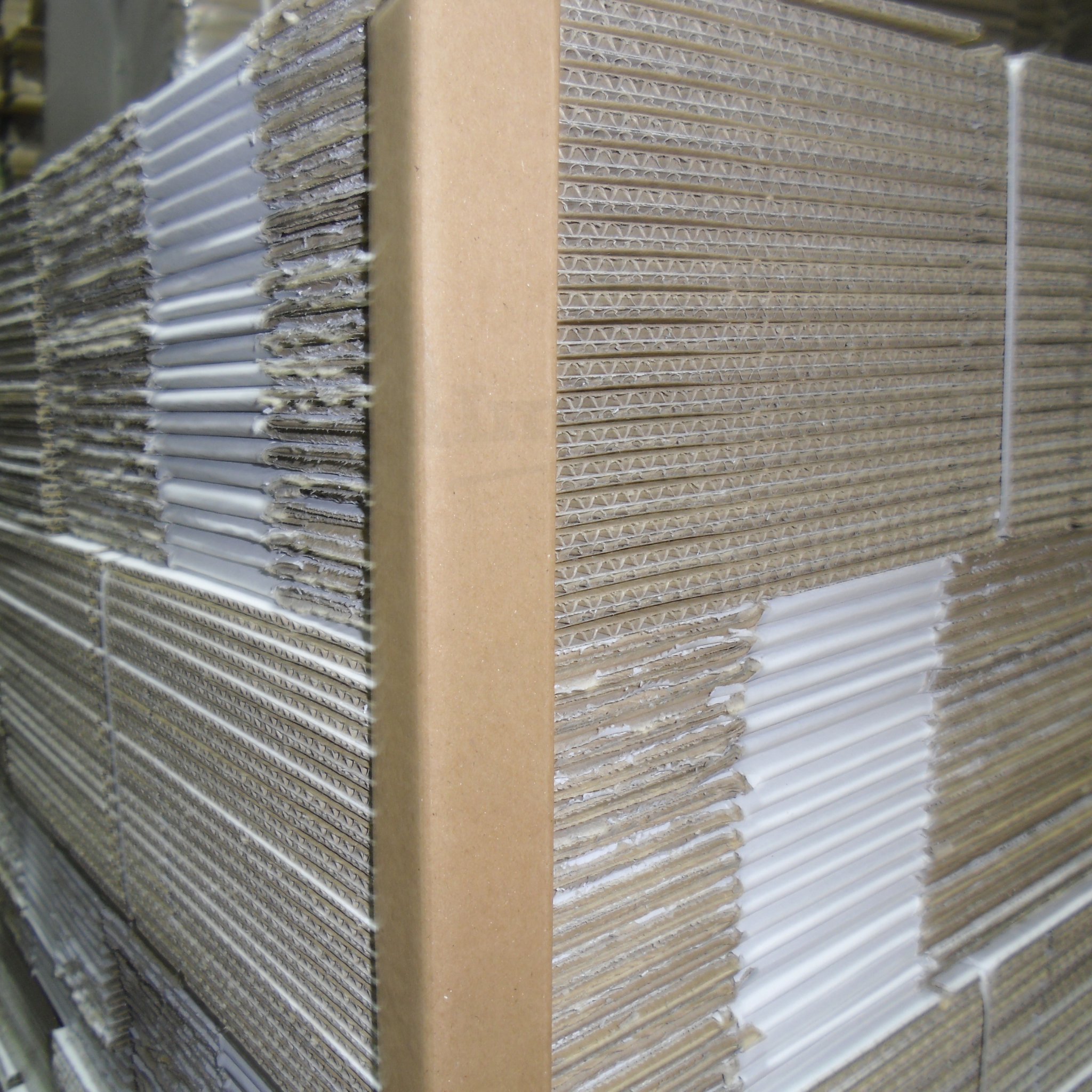 Profili angolari in cartone pressato mm 60x60x1200 h (conf 20 pz)